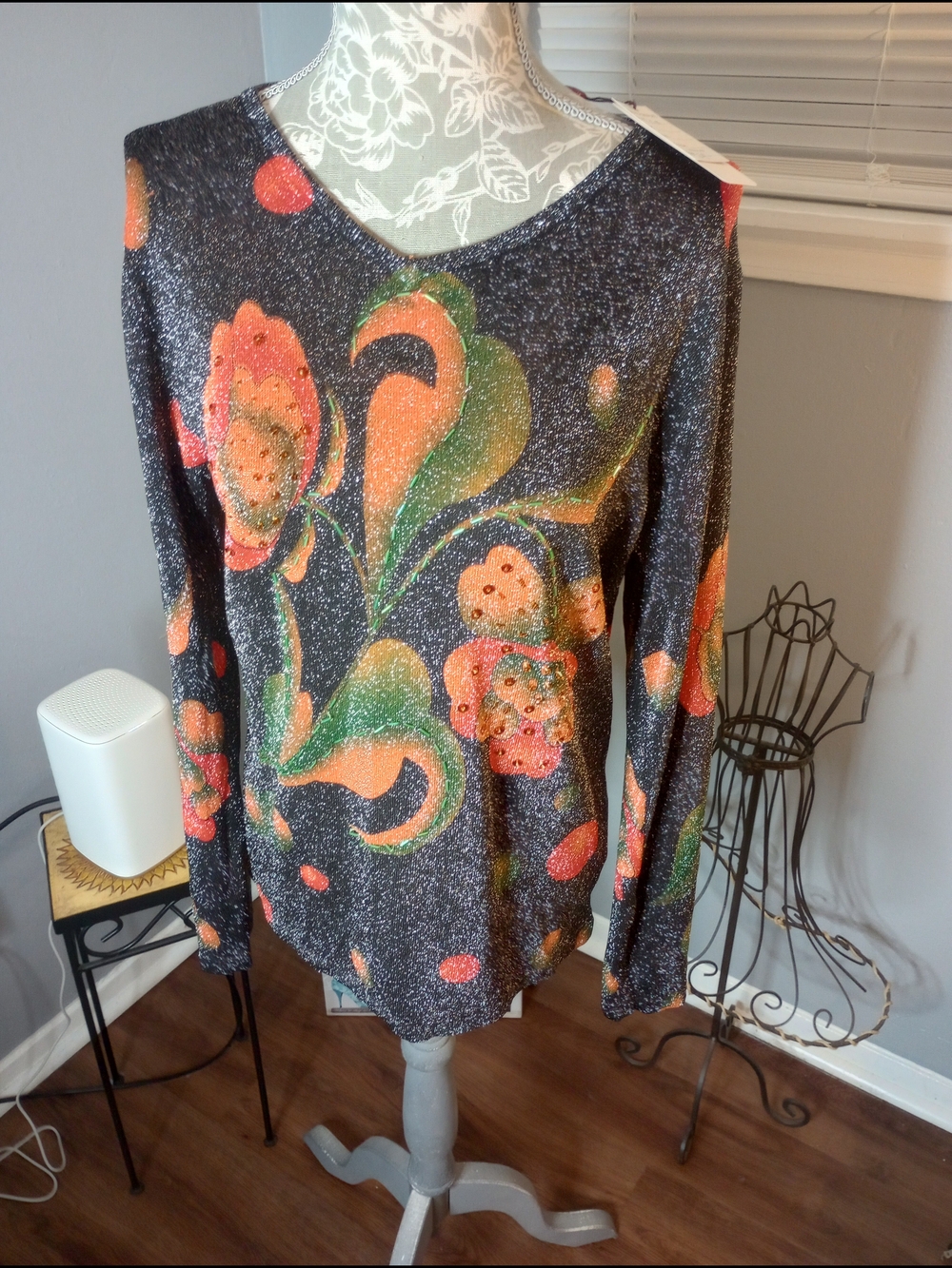 Long-Sleeve Glitter Floral V-Neck Top - Orange & Green